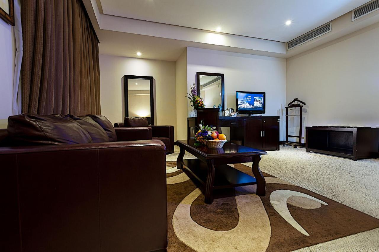 Monroe Hotel & Suites Manama Ngoại thất bức ảnh
