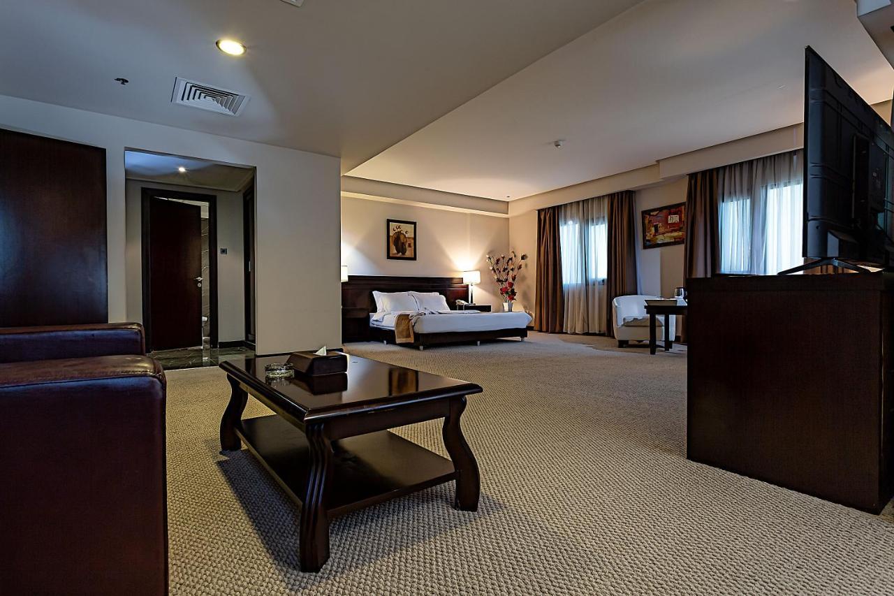 Monroe Hotel & Suites Manama Ngoại thất bức ảnh