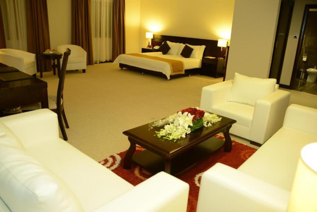 Monroe Hotel & Suites Manama Ngoại thất bức ảnh