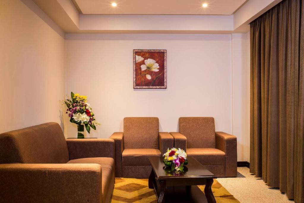 Monroe Hotel & Suites Manama Ngoại thất bức ảnh