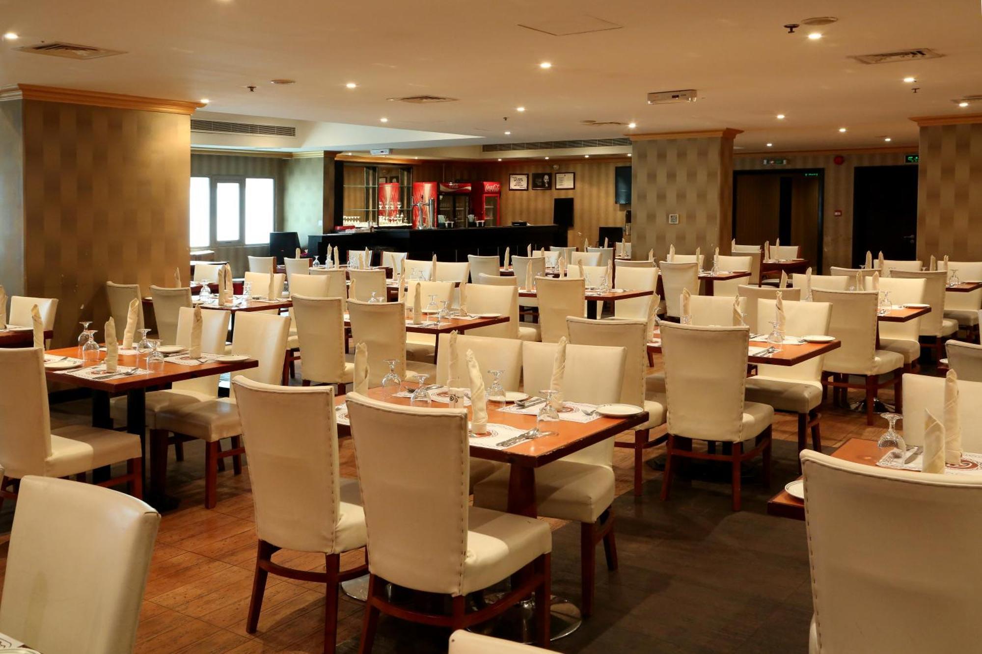 Monroe Hotel & Suites Manama Ngoại thất bức ảnh
