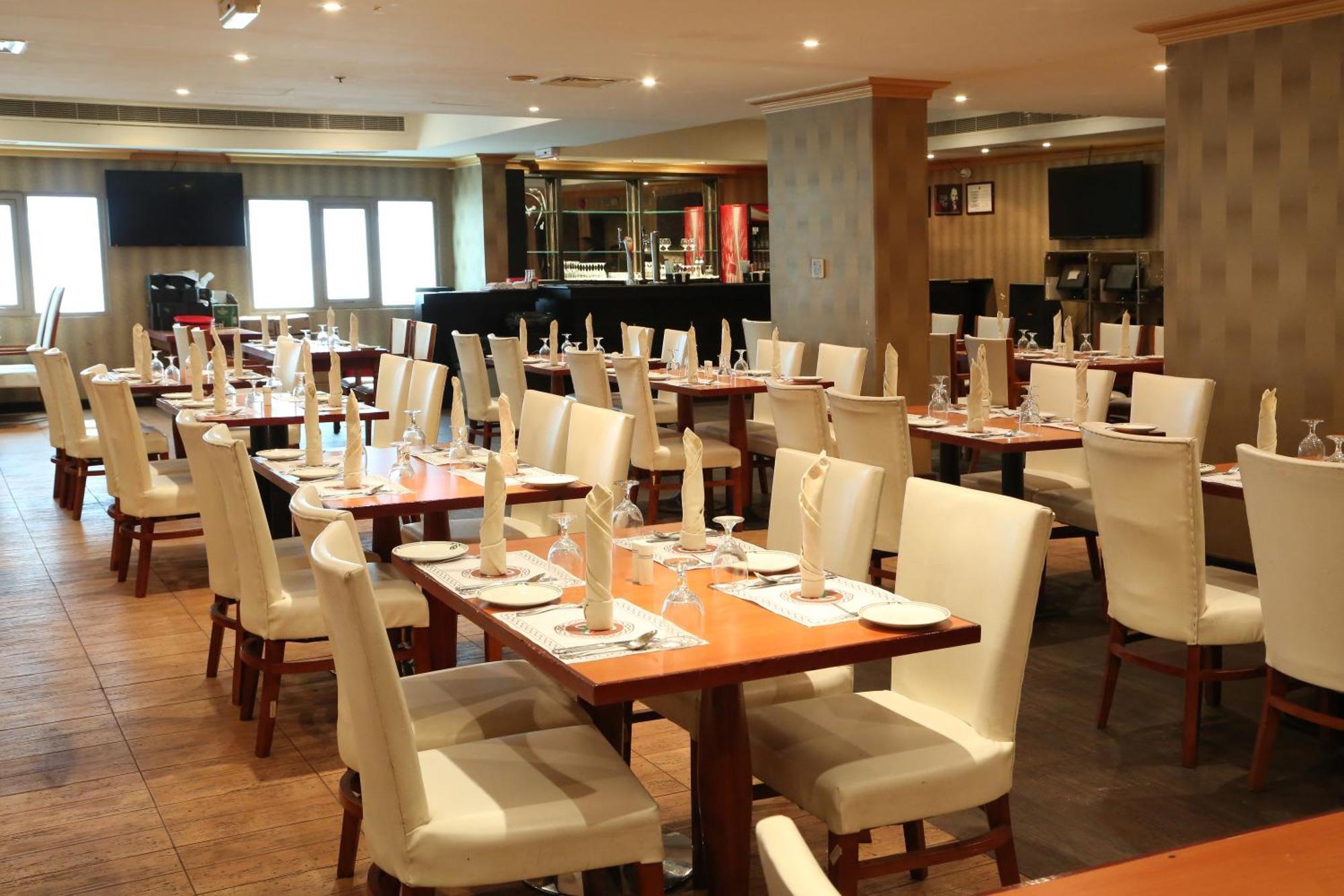 Monroe Hotel & Suites Manama Ngoại thất bức ảnh