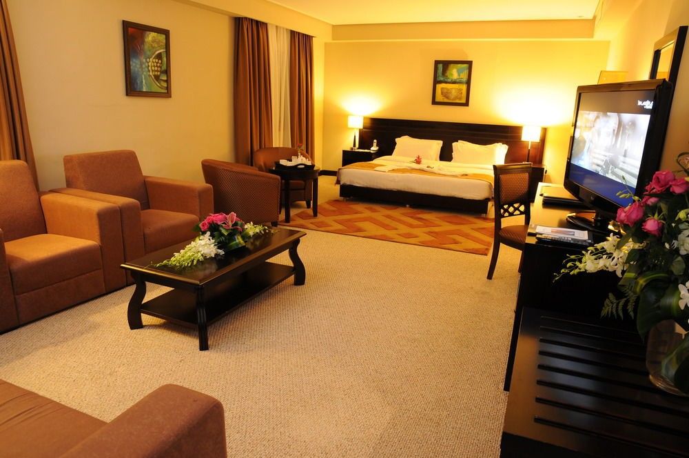 Monroe Hotel & Suites Manama Ngoại thất bức ảnh