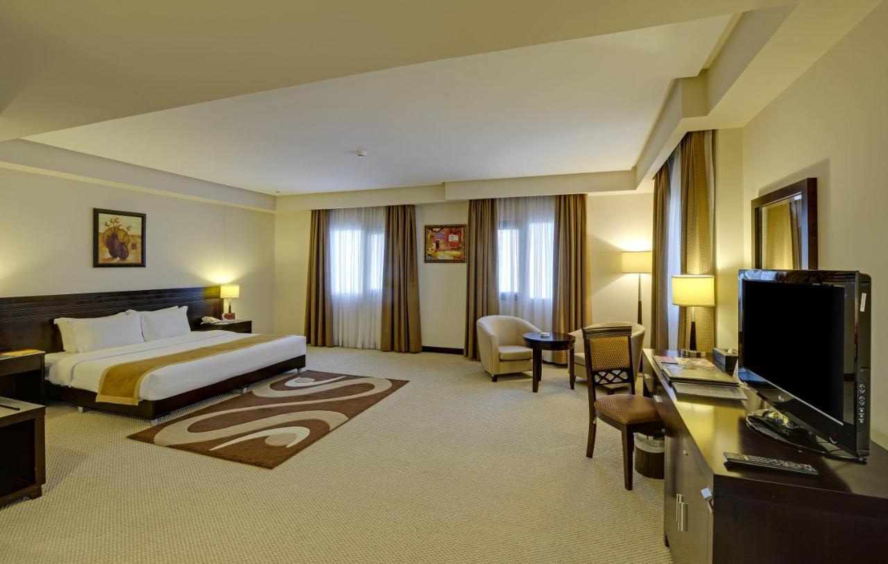 Monroe Hotel & Suites Manama Ngoại thất bức ảnh